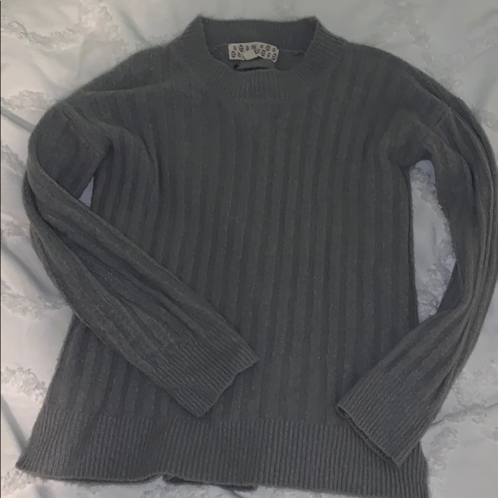 Sweater/long sleeve.